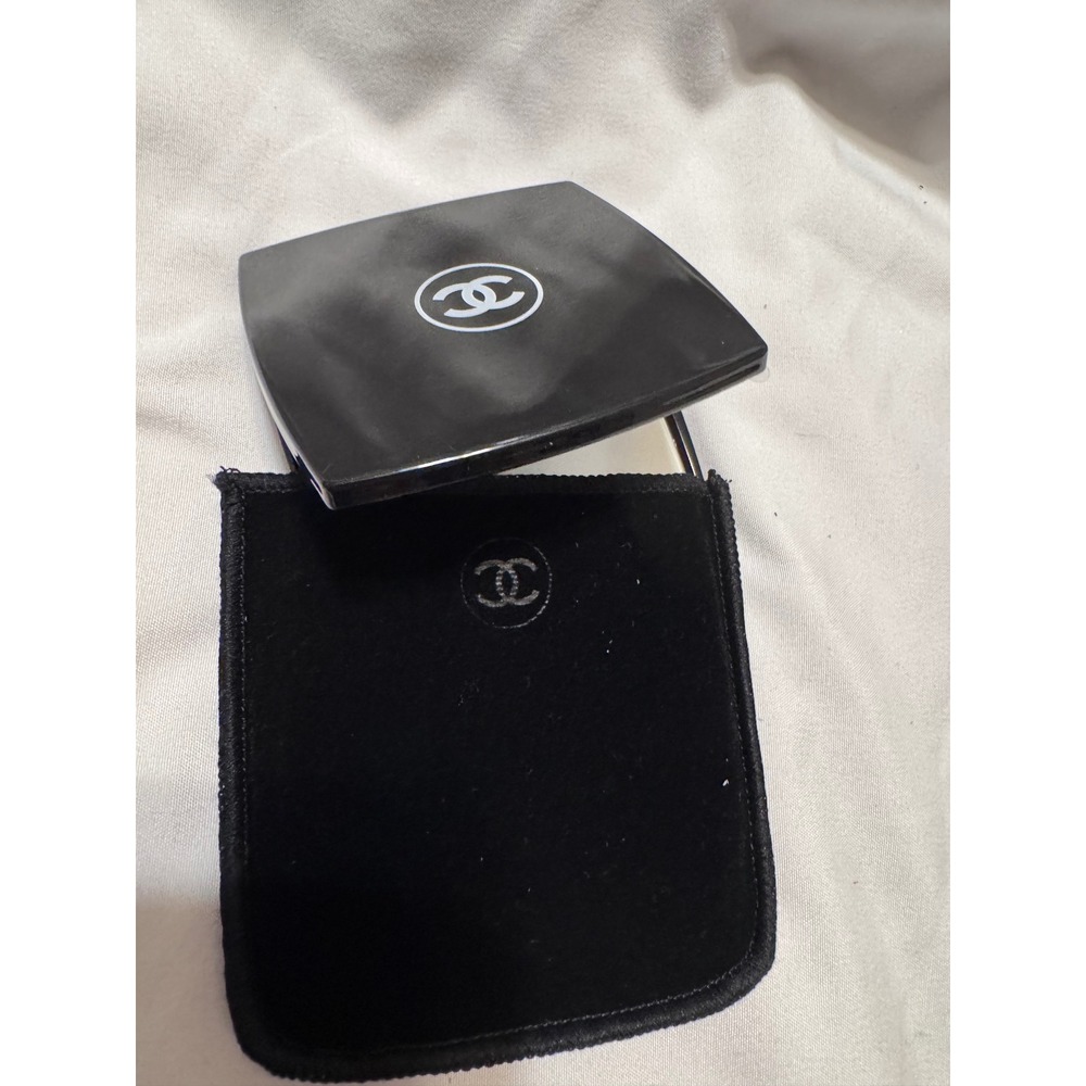 Chanel Miroir Double Facettes Mirror Duo 137.500 Black Compact with Pouch Box - Picture 2 of 8